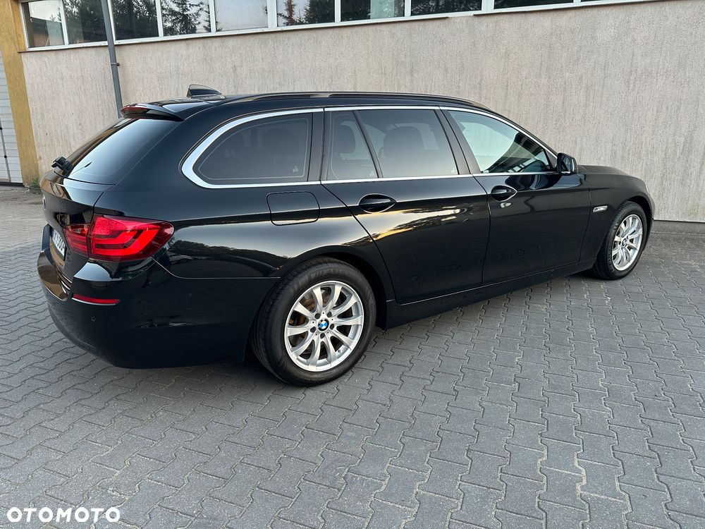 BMW Seria 5 525d Sport-Aut Modern Line - 9