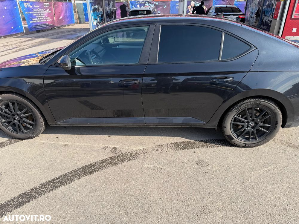 Skoda Superb 2.0 TDI DSG Ambition - 9