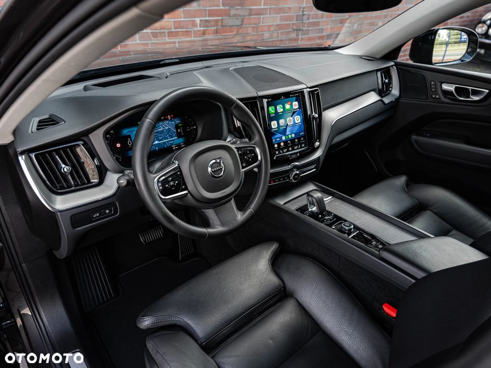 Volvo XC 60 T6 Plug-In Hybrid AWD R-Design - 22