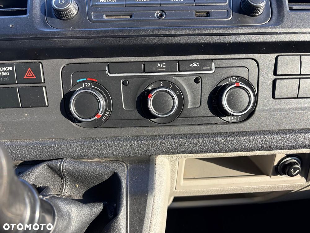 Volkswagen Transporter - 16