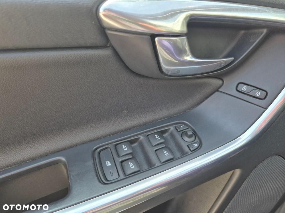 Volvo XC 60 D3 Momentum - 16