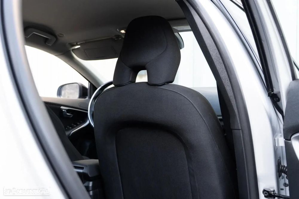 Volvo V40 Cross Country - 28