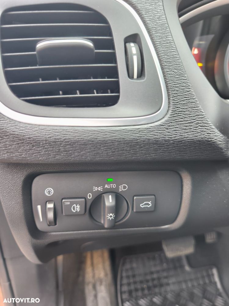 Volvo V40 D3 Aut. Inscription - 16