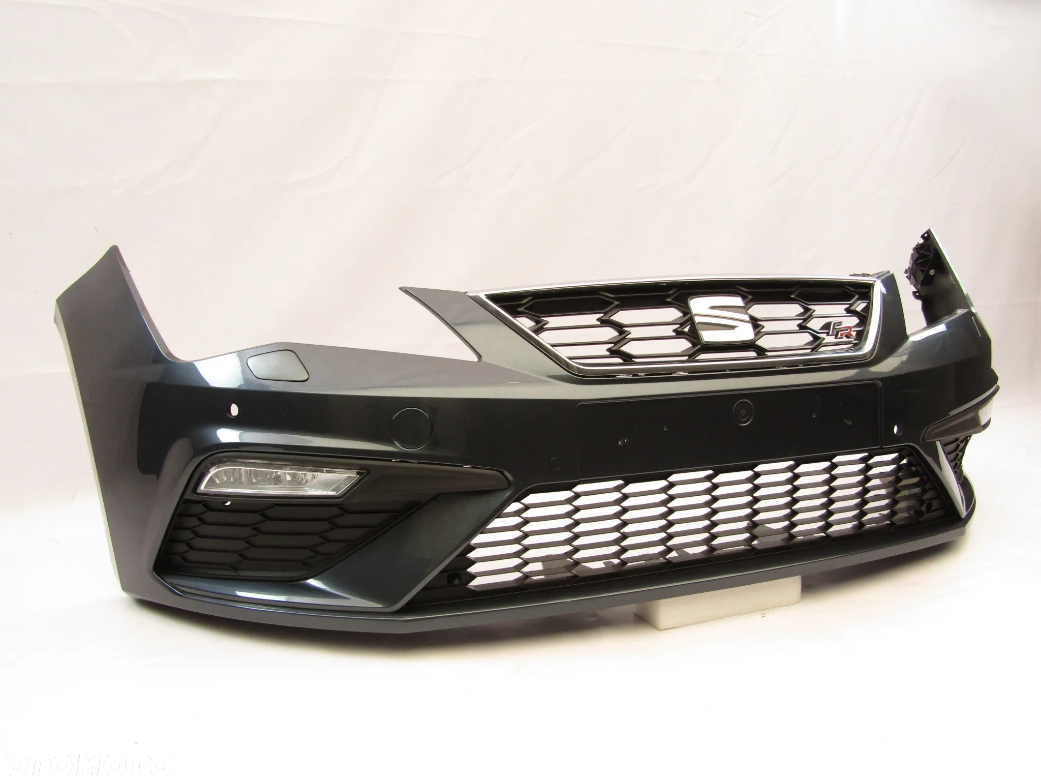 Zderzak przedni Seat Leon FR 17 - 20 Sprysk./ Pdc-4 Lakier LC7V - 2