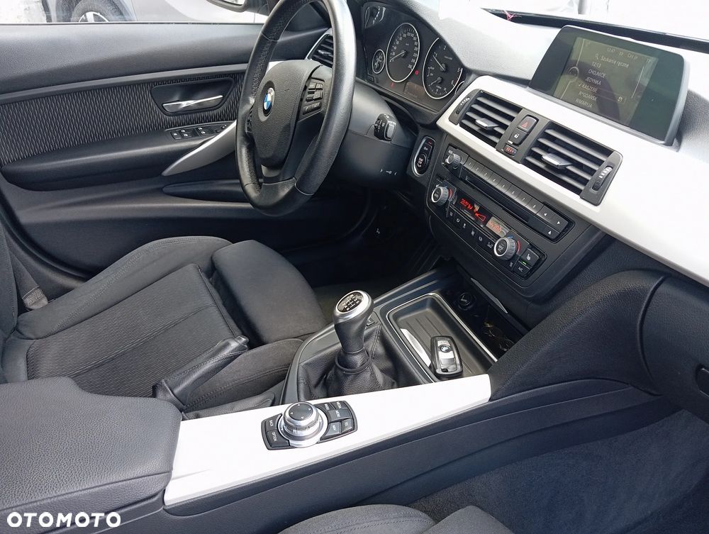 BMW Seria 3 320d DPF - 22
