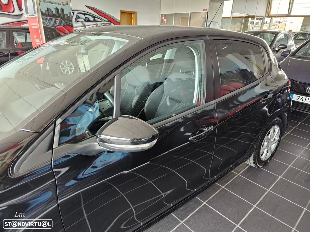 Peugeot 208 1.2 VTi SE Style - 3