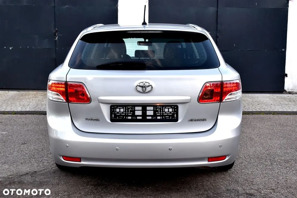 Toyota Avensis 1.8 Sol NAVI - 9
