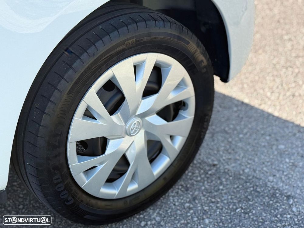 Toyota Yaris Bizz - 4