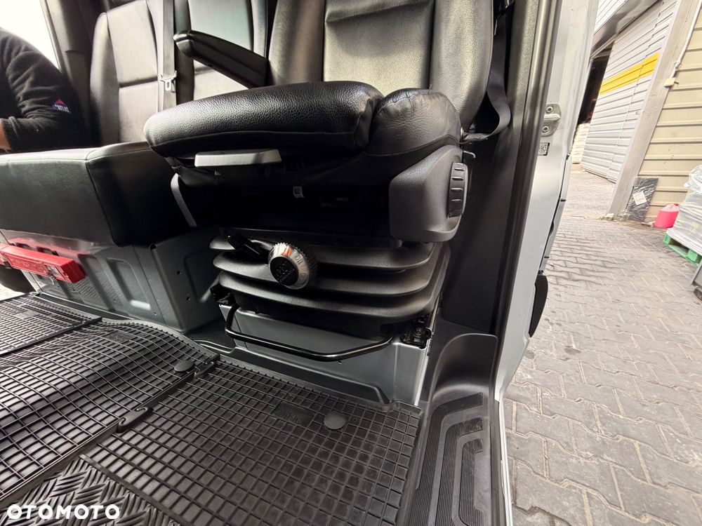Mercedes-Benz Sprinter - 17