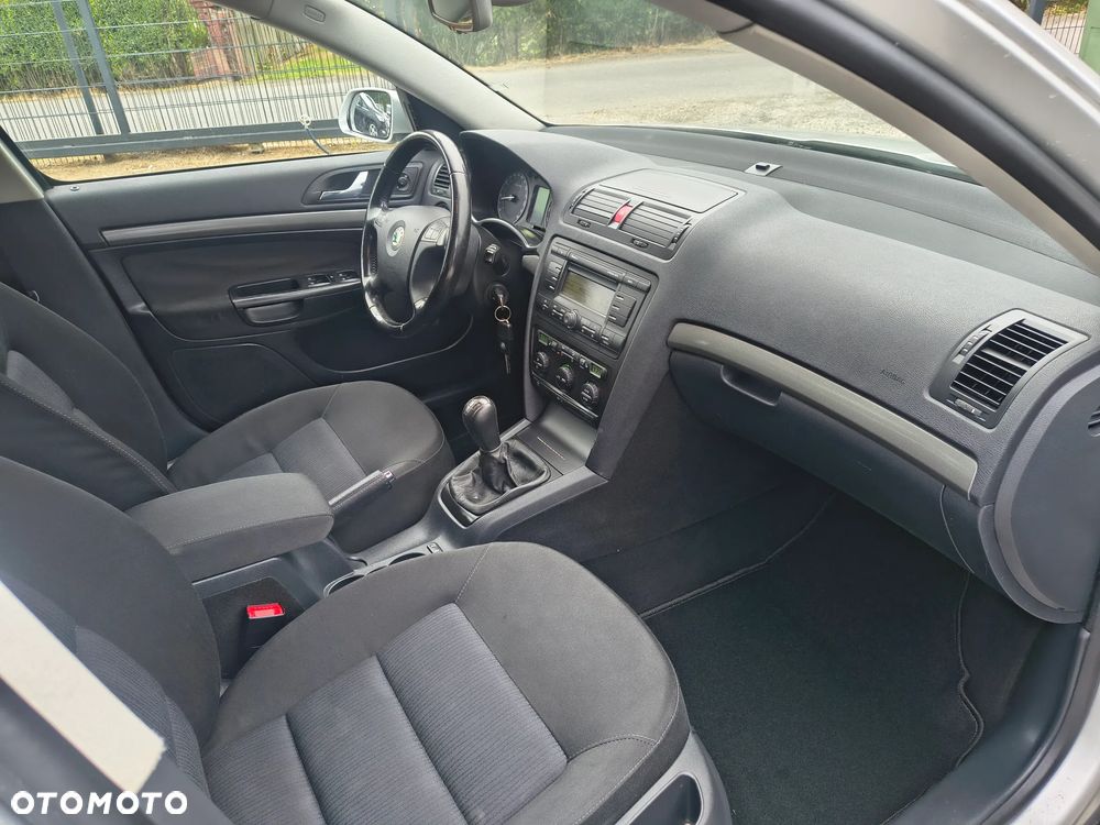 Skoda Octavia 1.6 FSI Elegance - 18