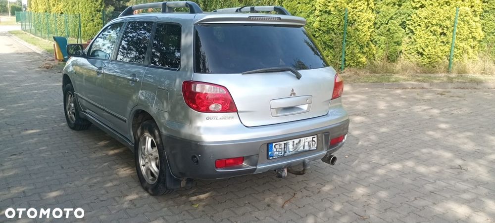 Mitsubishi Outlander - 2