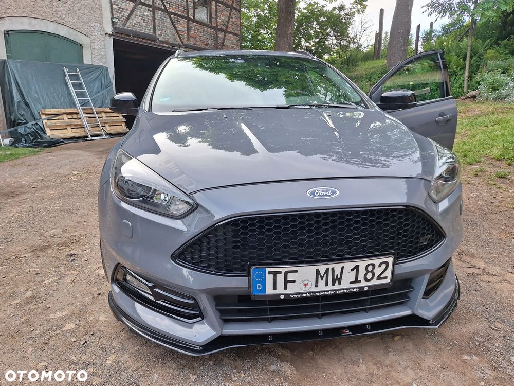 Ford Focus 2.0 EcoBoost ST mit Leder-Sport-Paket - 8