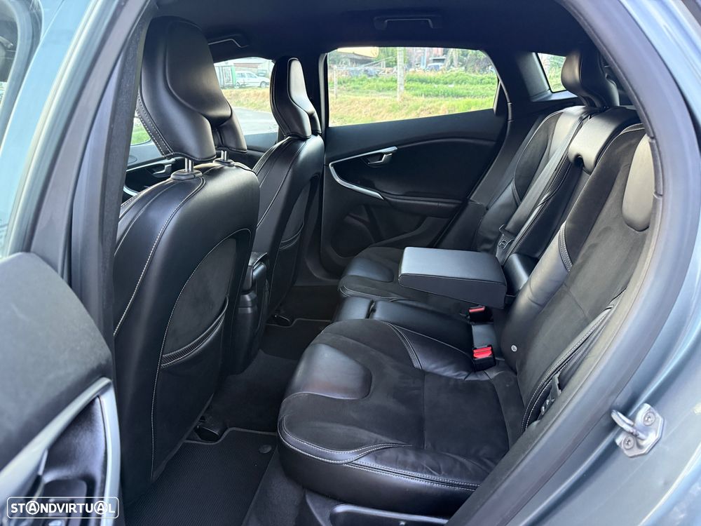 Volvo V40 D2 R Design — fotografia 13