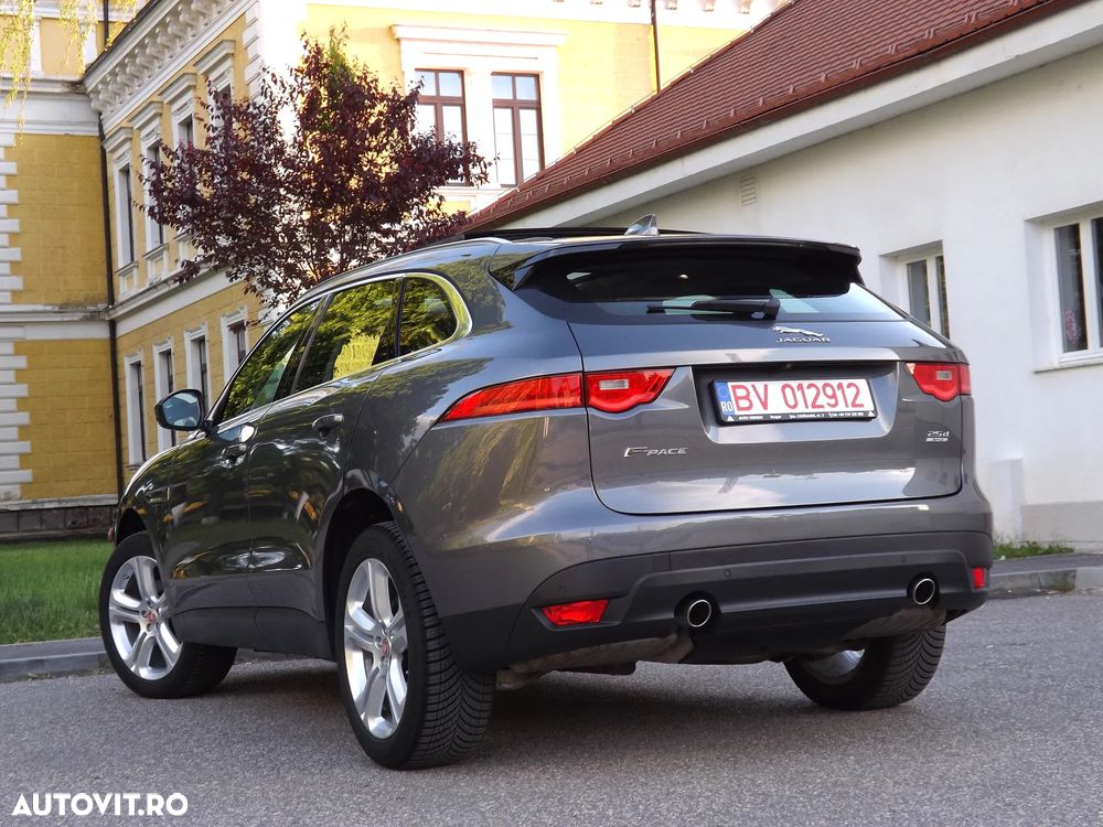 Jaguar F-Pace 25d AWD Portfolio - 8