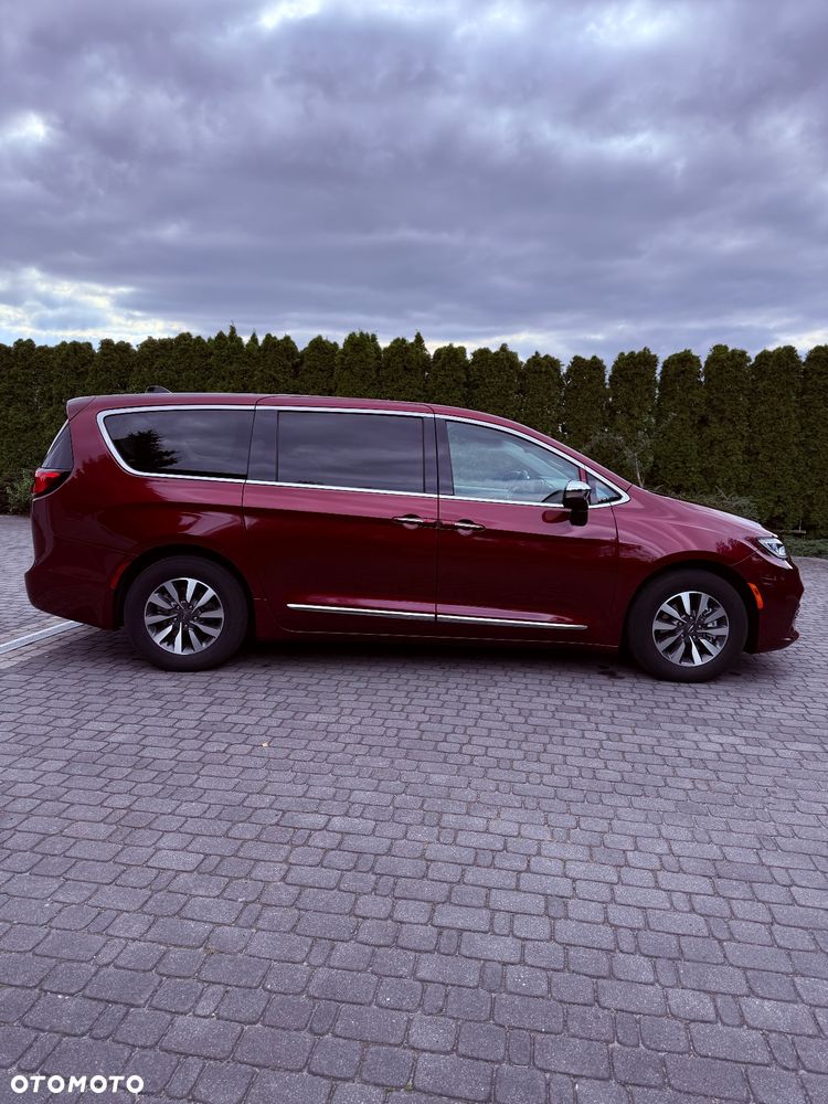 Chrysler Pacifica - 4