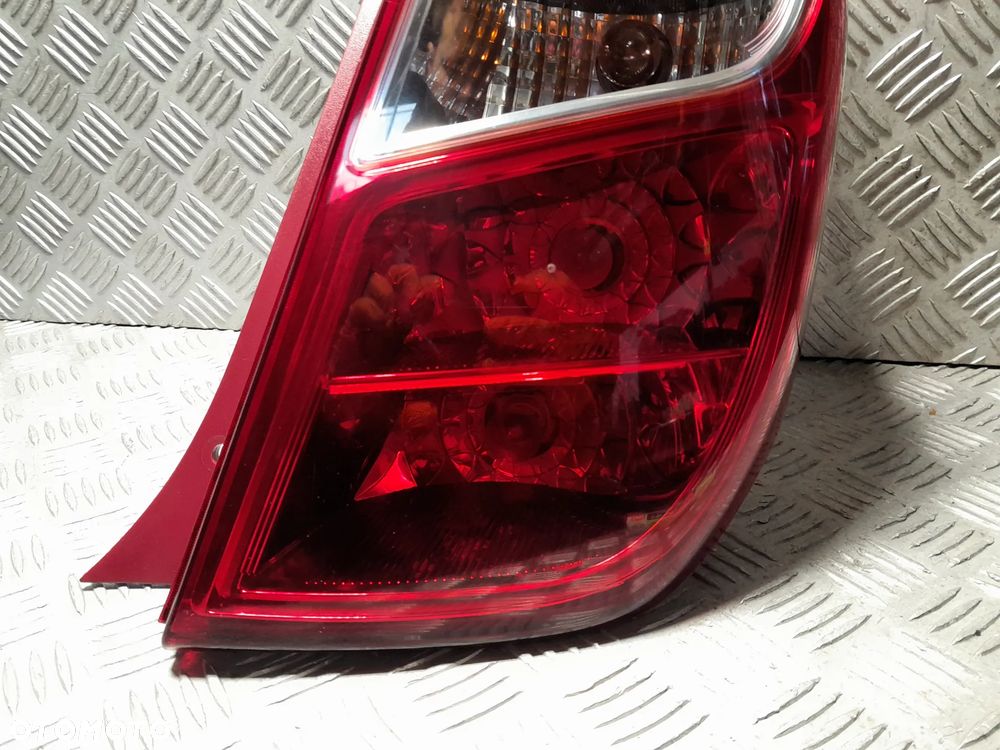 HYUNDAI I10 LAMPA PRAWA TYLNA PRAWY TYŁ W BŁOTNIK - 4