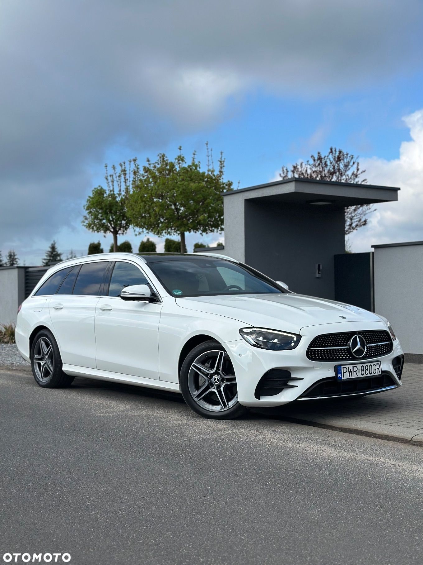 Mercedes-Benz Klasa E 300 d 4Matic T 9G-TRONIC AMG Line - 1
