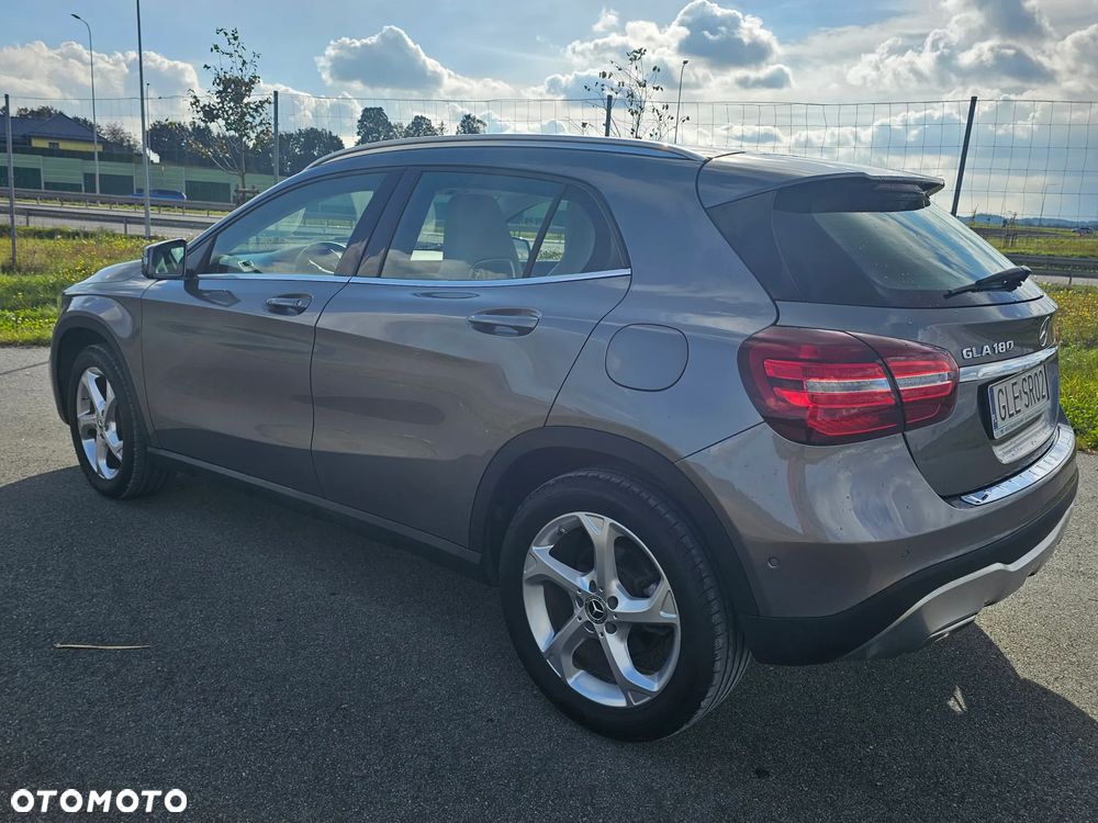 Mercedes-Benz GLA 180 7G-DCT - 7