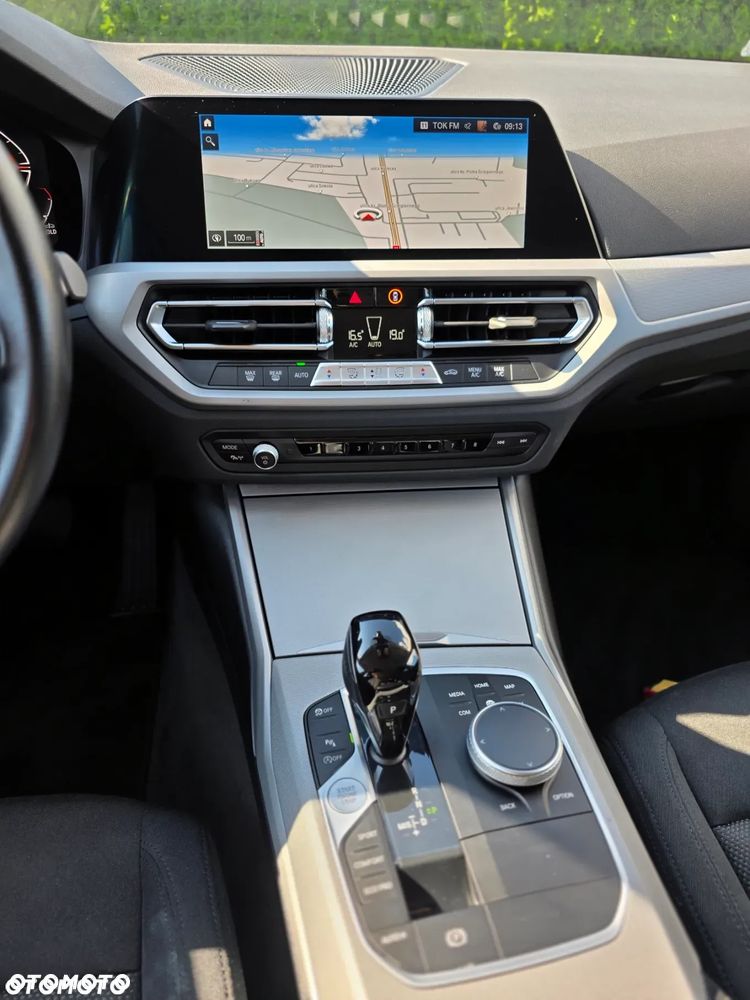 BMW Seria 3 318i Sport - 28