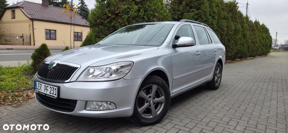 Skoda Octavia 1.6 TDI DPF Ambiente - 2