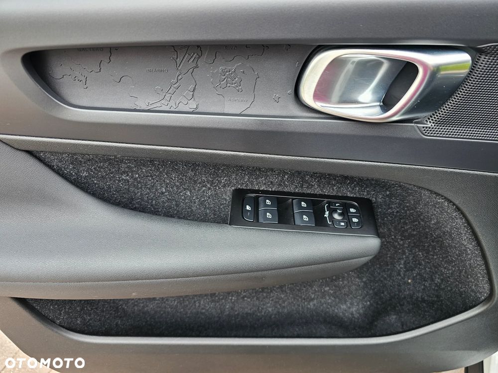 Volvo XC 40 T3 Momentum - 22