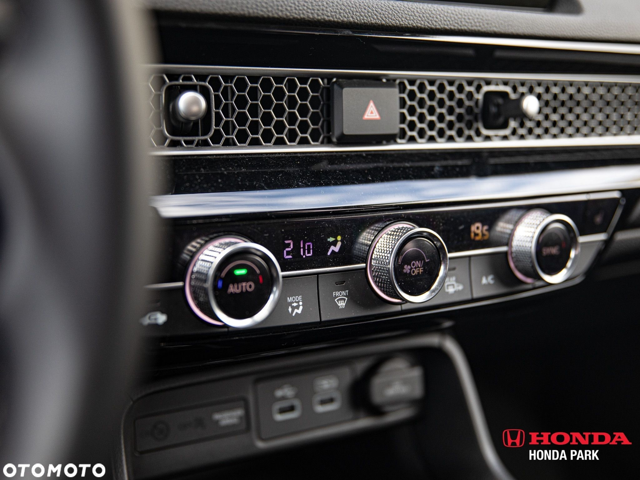 Honda Civic 2.0 i-MMD Elegance CVT - 22