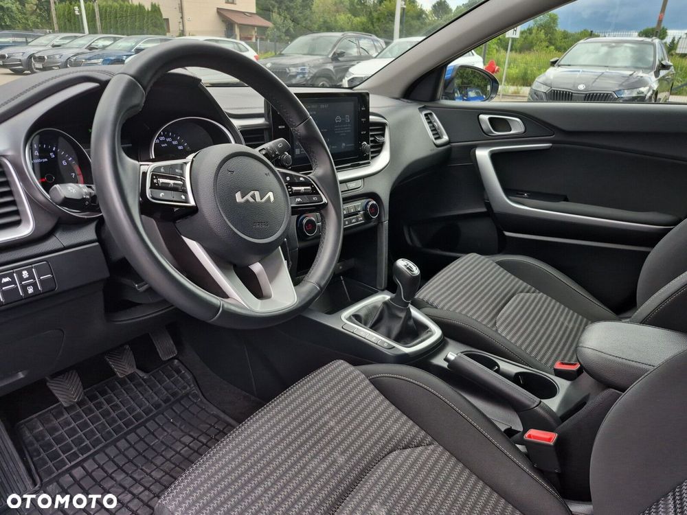 Kia Ceed 1.5 T-GDI M - 11
