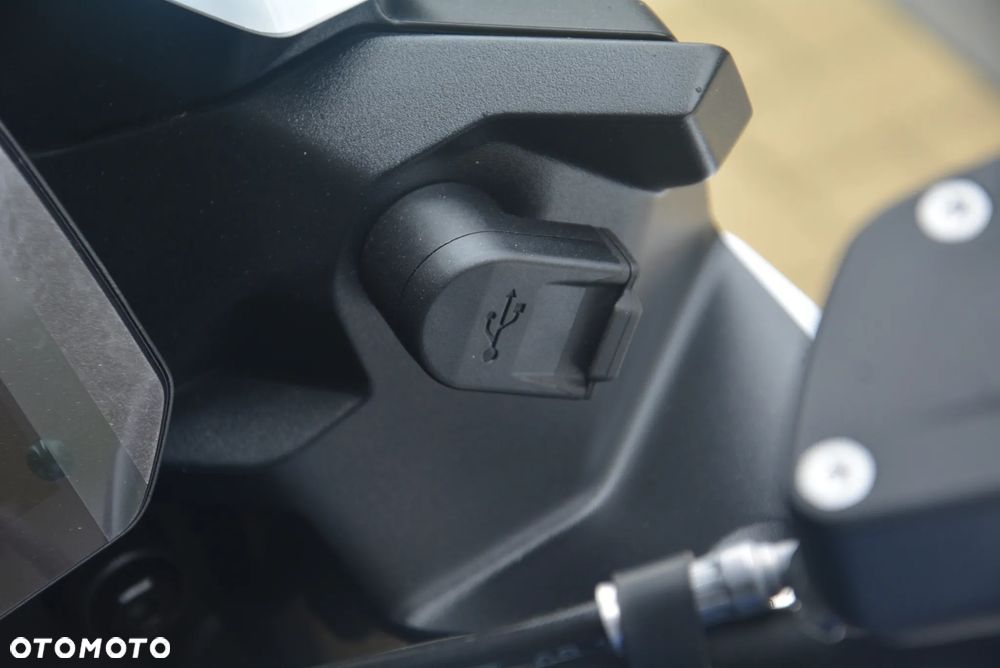 BMW XR - 18