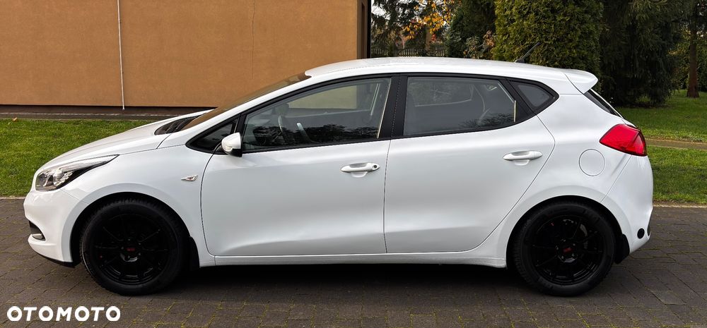 Kia Ceed 1.4 CVVT Dream Team Edition - 10