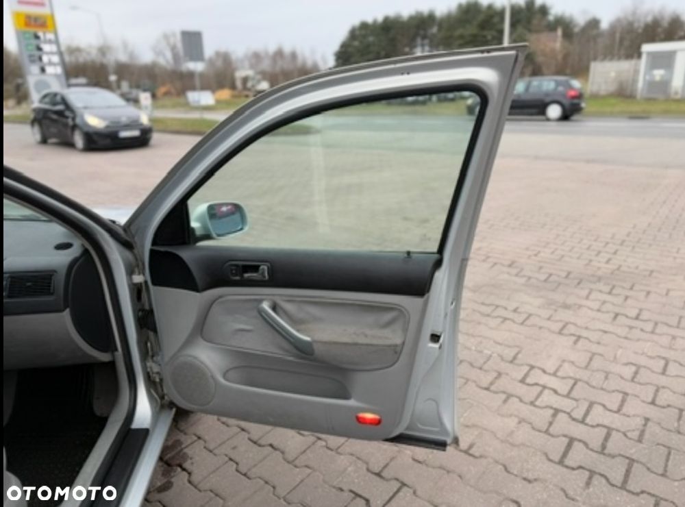 Volkswagen Golf 1.6 - 16