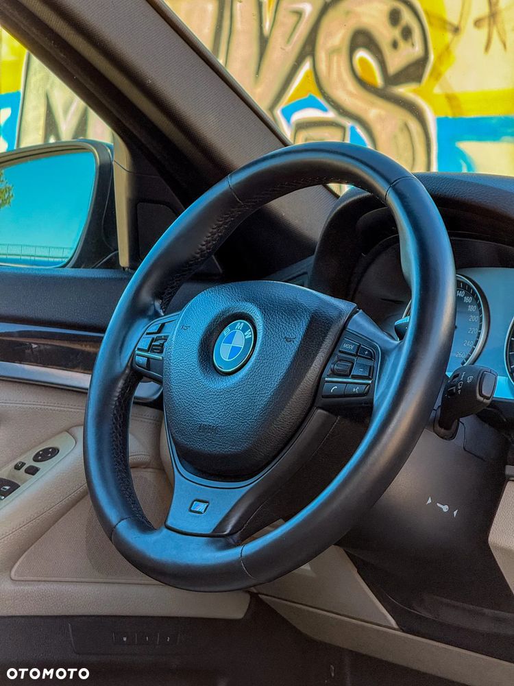 BMW Seria 5 550i xDrive - 21