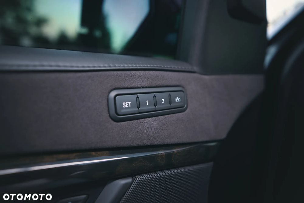 Cadillac Escalade - 31