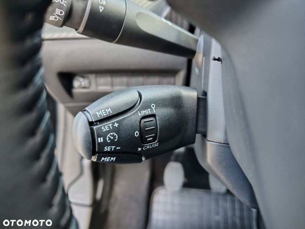 Peugeot 208 - 23