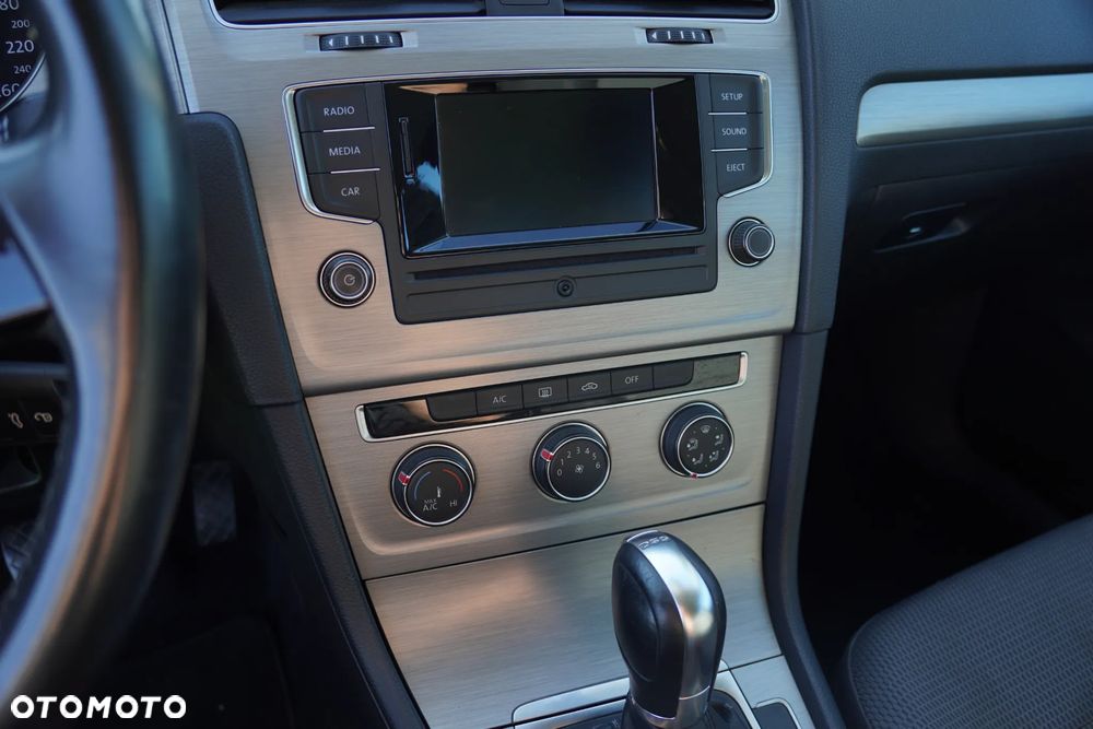 Volkswagen Golf 1.6 TDI BlueMotion Technology DSG Comfortline - 24