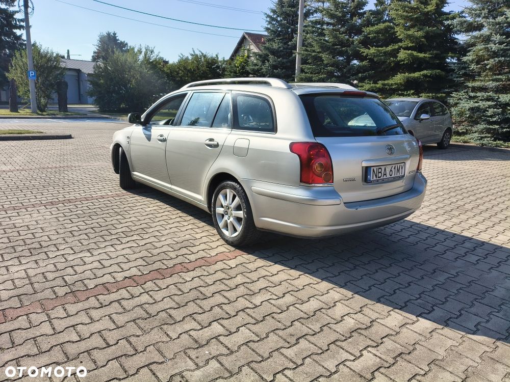 Toyota Avensis - 4