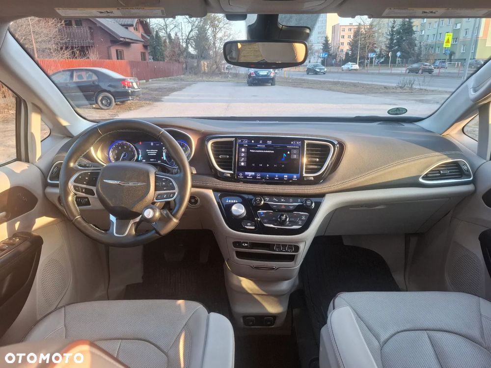 Chrysler Pacifica - 21