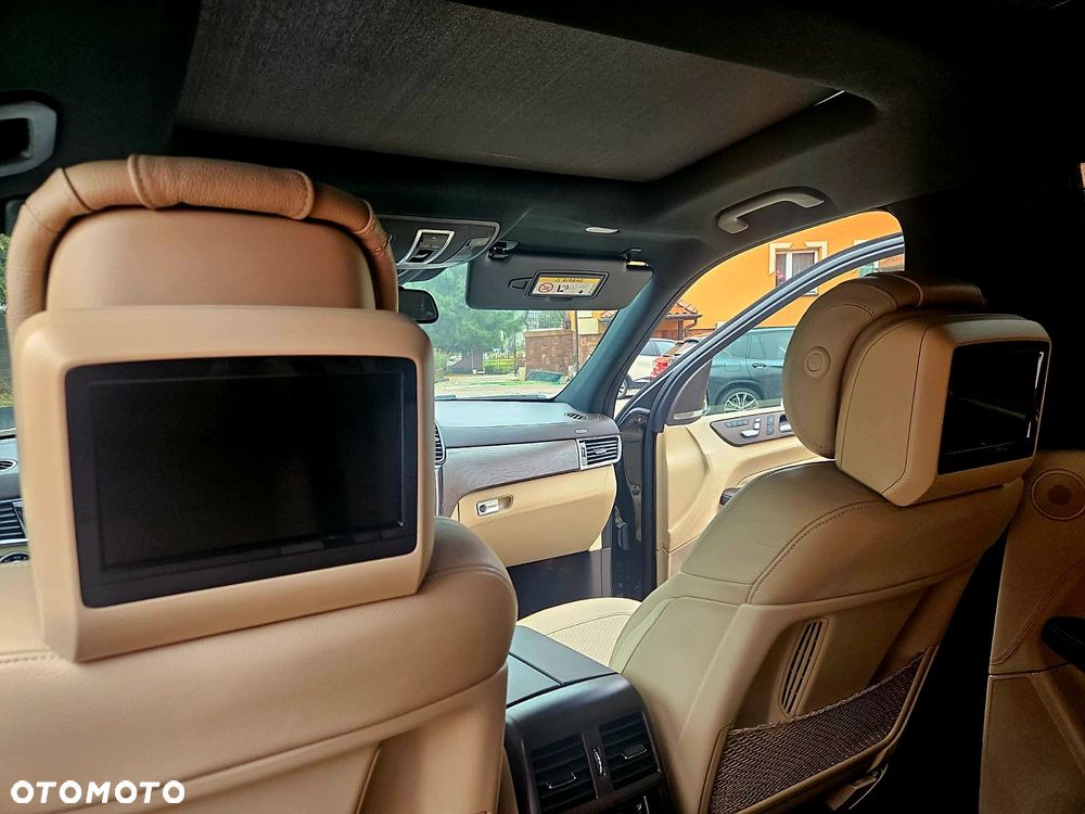 Mercedes-Benz GLS - 12