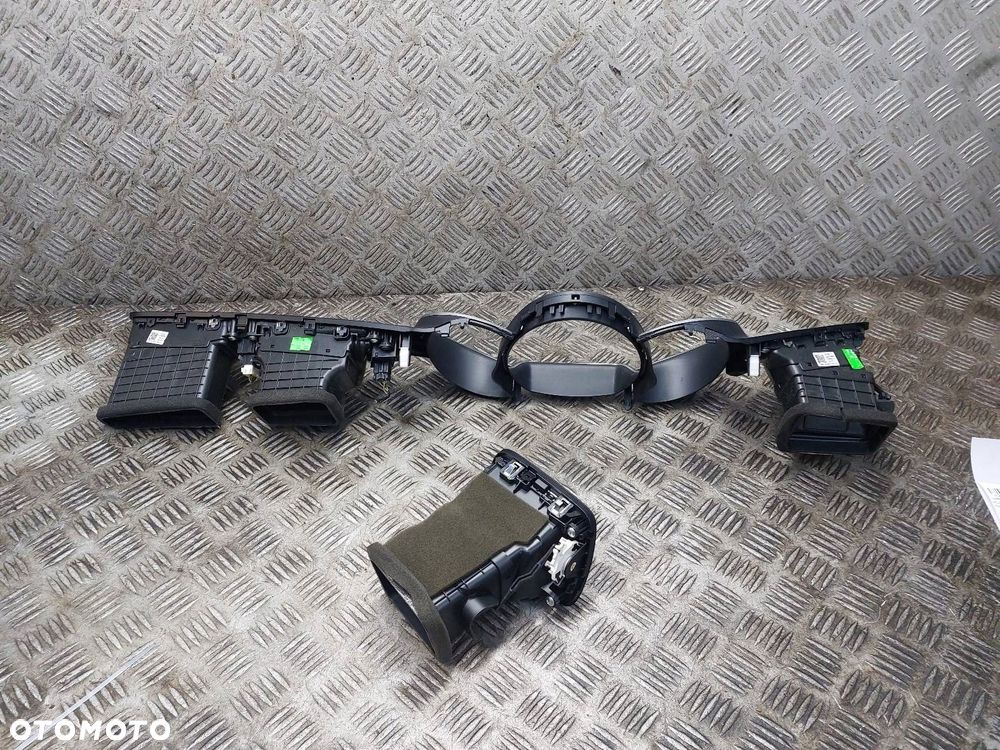 KRATKA NAWIEWU ŚRODKOWA + BOCZNE RAMKA CEED II 97490-A2000 97410-A200 - 2