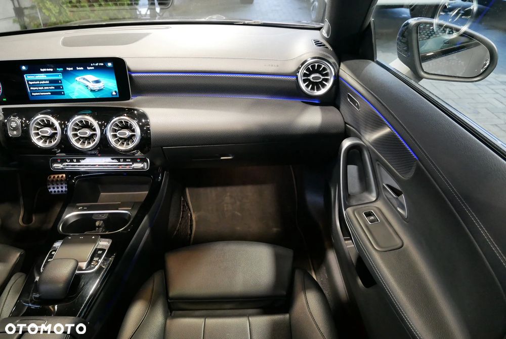 Mercedes-Benz CLA 200 7G-DCT Progressive - 17