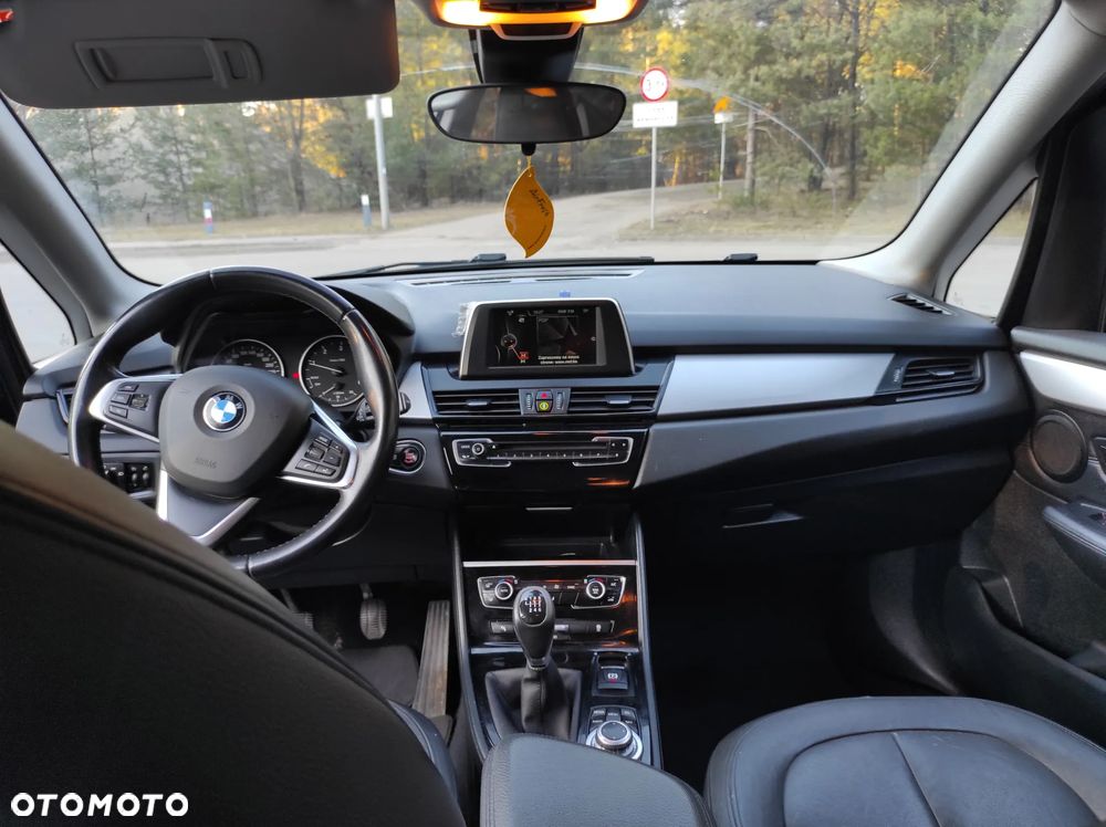 BMW Seria 2 218d - 38