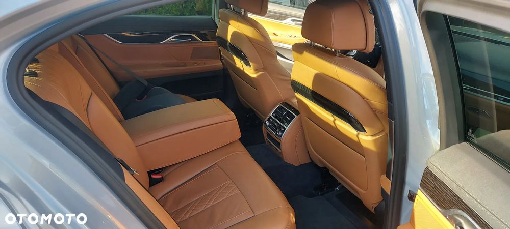 BMW Seria 7 740e iPerformance - 14