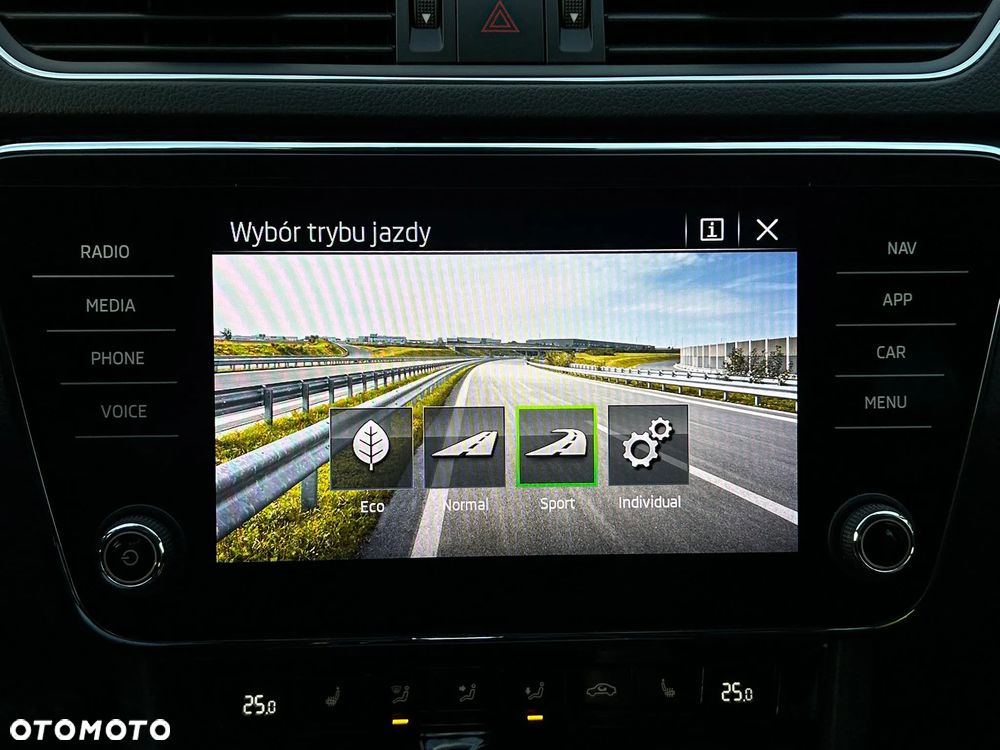 Skoda Superb 2.0 TDI DSG Ambition - 24