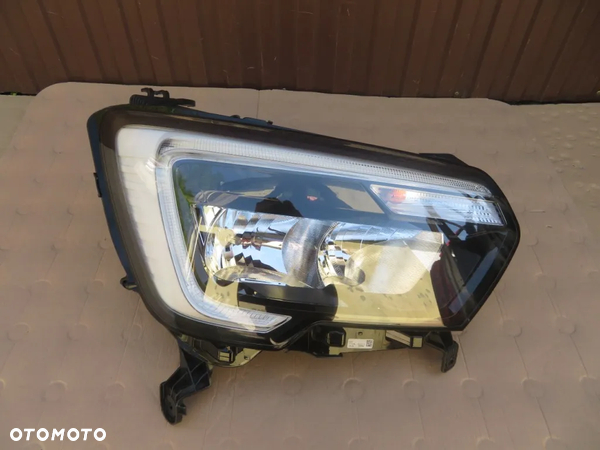 REFLEKTOR PRAWY RENAULT MASTER III LIFT LED 19-24R 260105567R DEMONTAŻ KRAKÓW