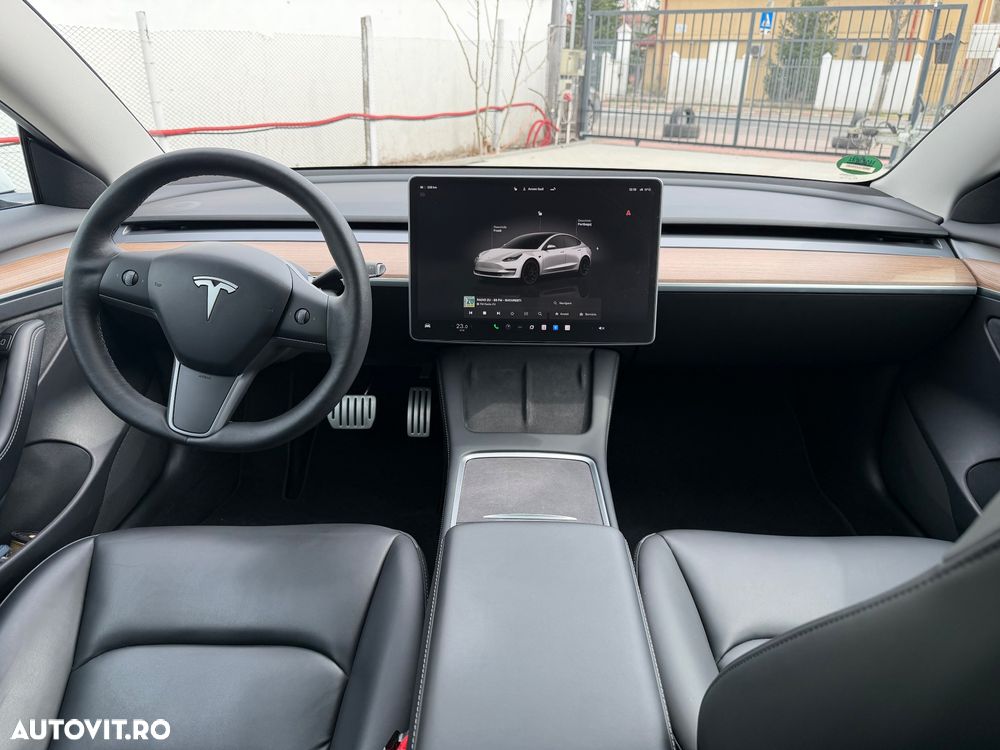 Tesla Model 3 - 10