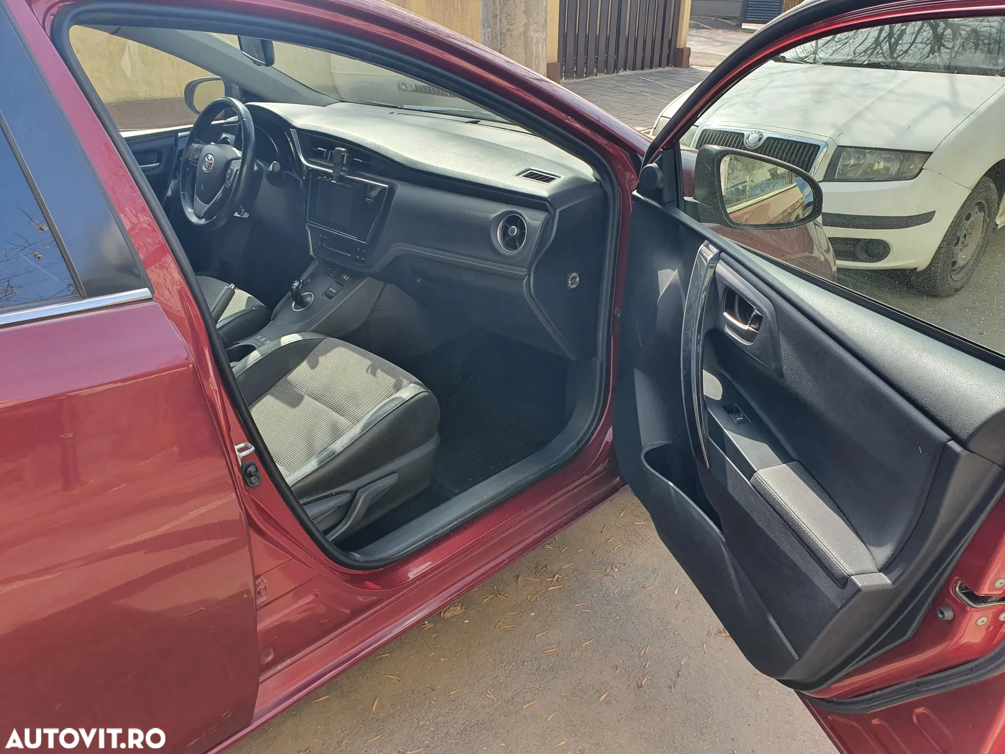 Toyota Auris 1.8 L VVT-i Hybrid Sol + - 30