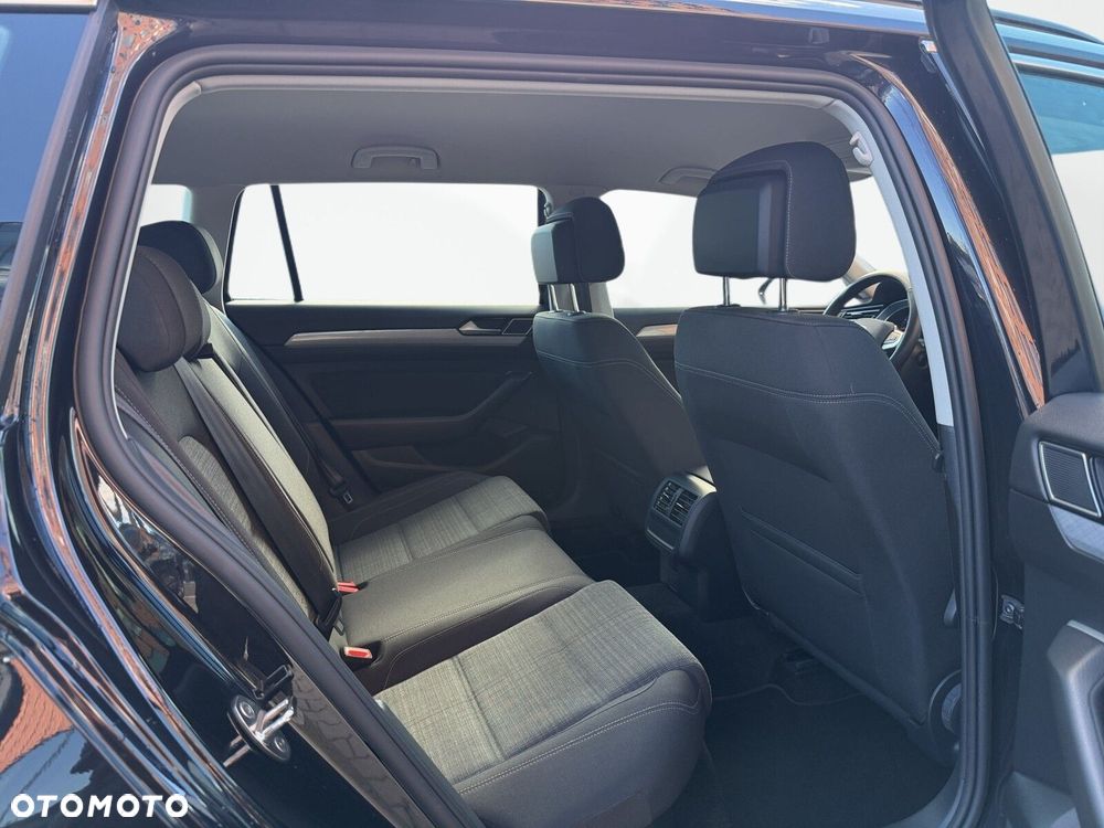 Volkswagen Passat - 36