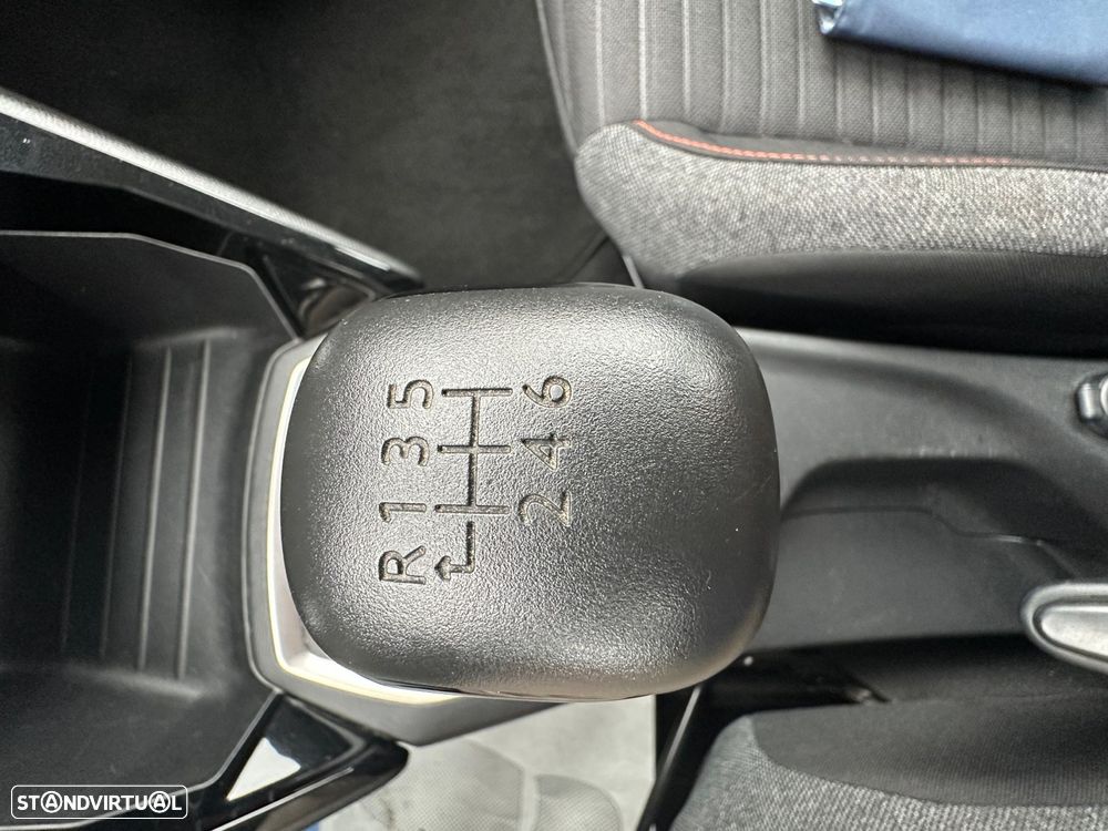 Peugeot 2008 1.2 PureTech Active Pack - 23