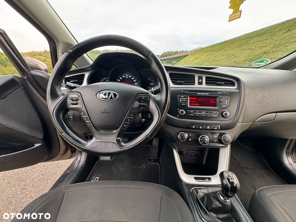 Kia Ceed 1.4 CVVT Fifa World Cup Edition - 34