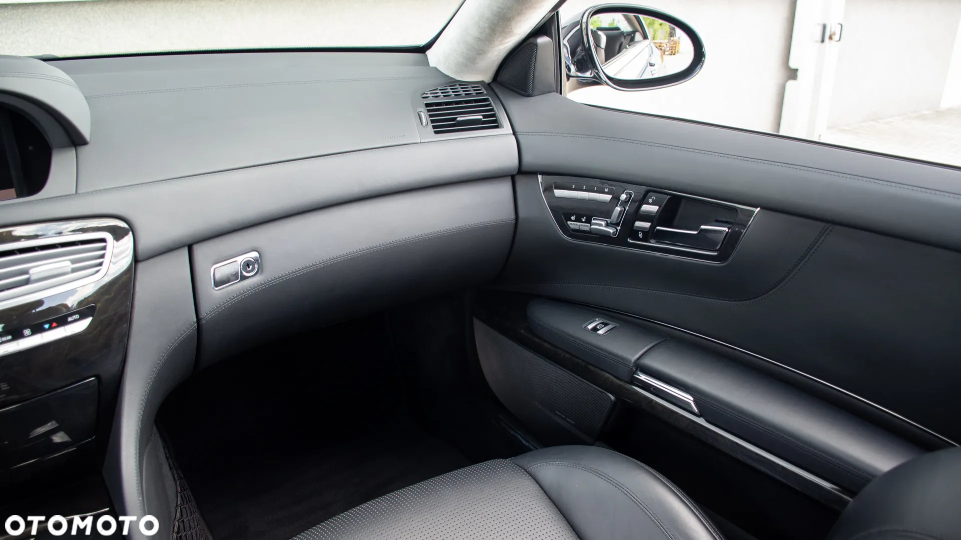 Mercedes-Benz CL 63 AMG 7G-TRONIC - 32
