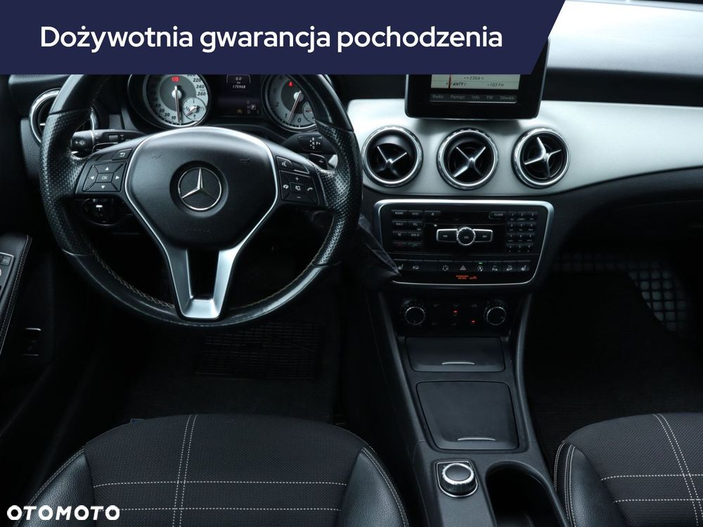 Mercedes-Benz GLA - 9